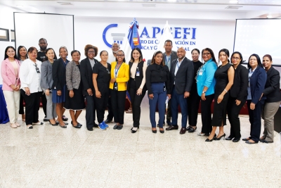 Colaboradores de Contraloría reciben charla sobre cómo prevenir el desgaste laboral