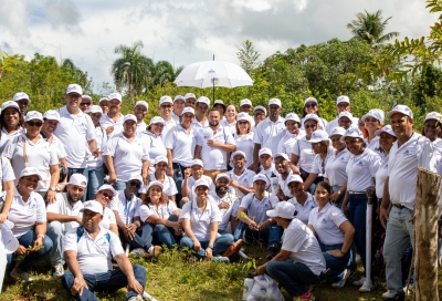 Contraloría realiza jornada de siembra de árboles en Bayaguana